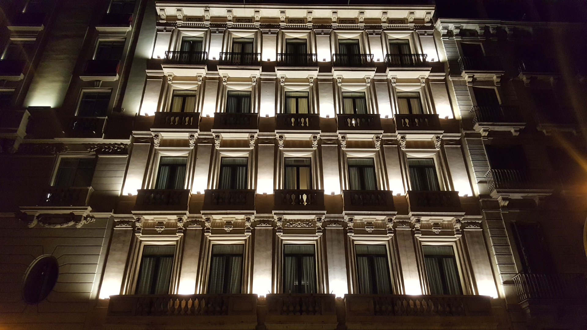 Customized Facade Lighting