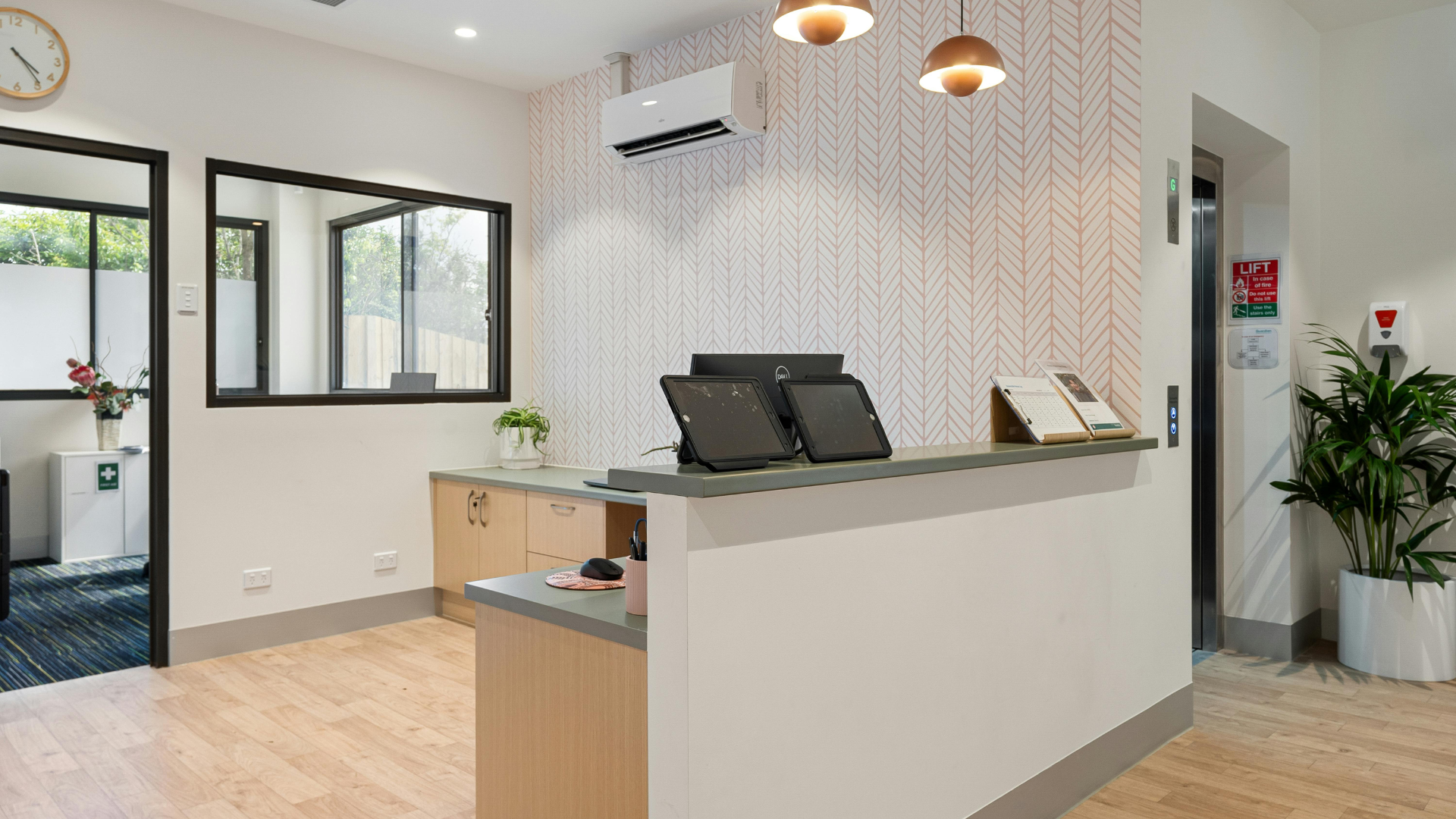 Elegant Architecture Lighting Design in Modern Corporate Reception